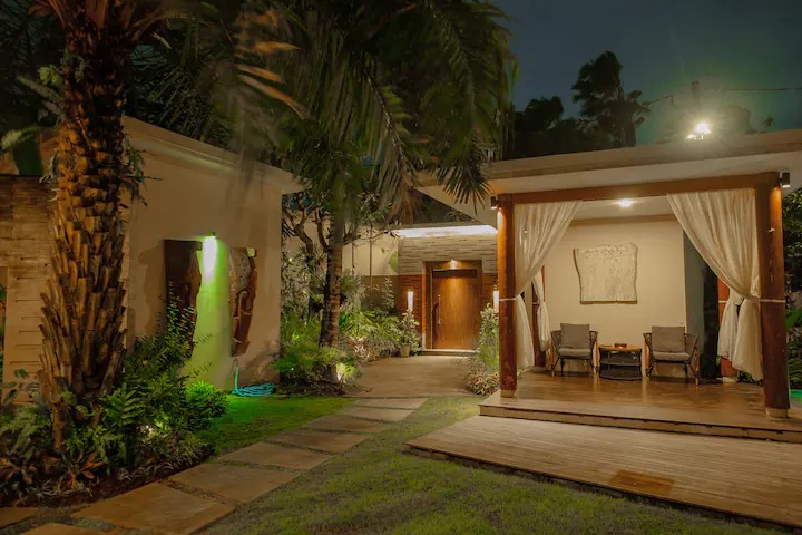 Casa Bumbak villa pool deck