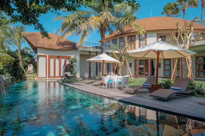 Casa Bumbak villa in Canggu with private pool and contemporary Balinese design